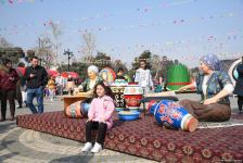 Bakı sakinləri Novruz bayramını qeyd edir - FOTOREPORTAJ