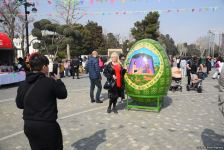 Bakı sakinləri Novruz bayramını qeyd edir - FOTOREPORTAJ