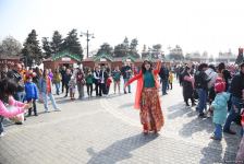 Bakı sakinləri Novruz bayramını qeyd edir - FOTOREPORTAJ