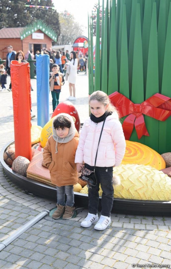 Bakı sakinləri Novruz bayramını qeyd edir - FOTOREPORTAJ