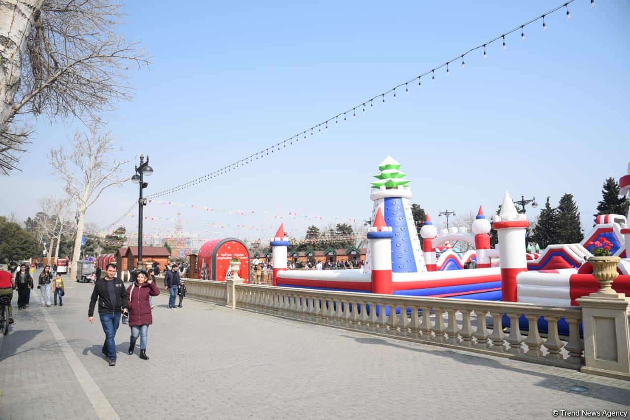 Bakı sakinləri Novruz bayramını qeyd edir - FOTOREPORTAJ