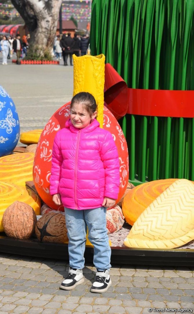 Bakı sakinləri Novruz bayramını qeyd edir - FOTOREPORTAJ