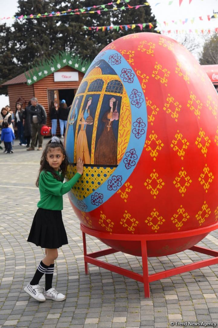Bakı sakinləri Novruz bayramını qeyd edir - FOTOREPORTAJ