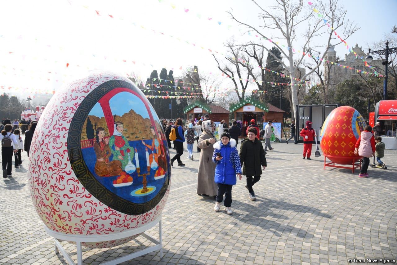 Bakı sakinləri Novruz bayramını qeyd edir - FOTOREPORTAJ