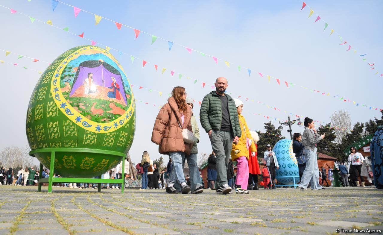 Bakı sakinləri Novruz bayramını qeyd edir - FOTOREPORTAJ
