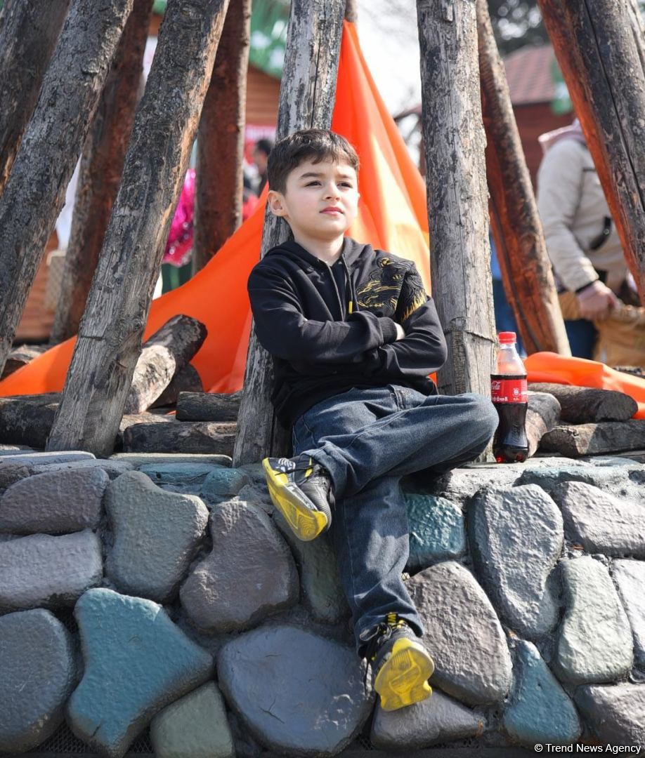 Bakı sakinləri Novruz bayramını qeyd edir - FOTOREPORTAJ