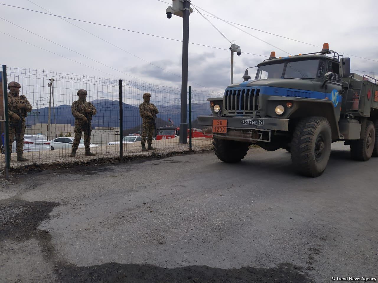 Sülhməramlılara aid 31 maşın Laçın yolundan maneəsiz keçib (FOTO)