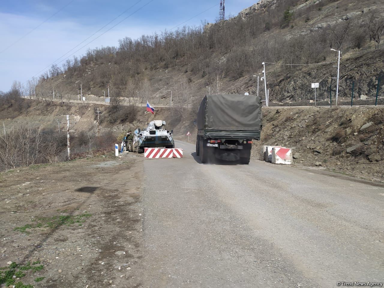 Sülhməramlılara aid 19 maşın Laçın yolundan maneəsiz keçib (FOTO)