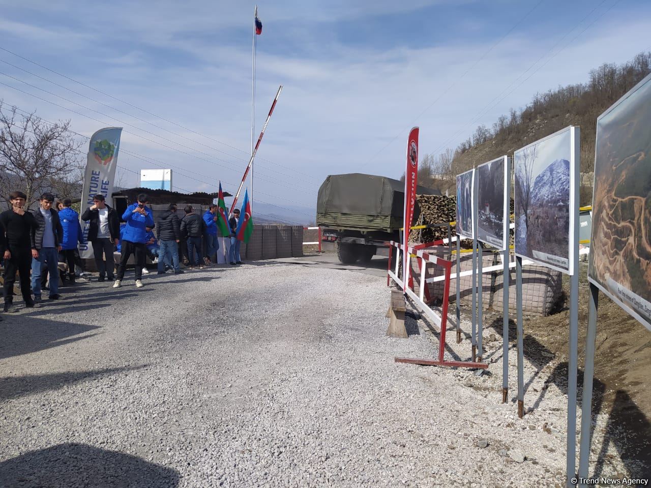Sülhməramlılara aid 19 maşın Laçın yolundan maneəsiz keçib (FOTO)