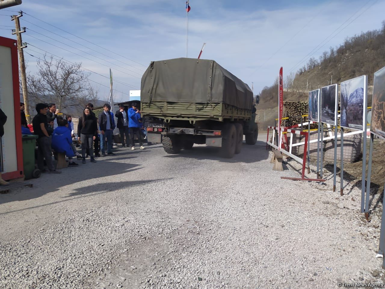 Sülhməramlılara aid 19 maşın Laçın yolundan maneəsiz keçib (FOTO)