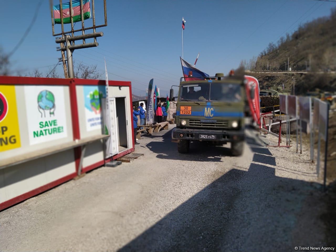 Sülhməramlılara aid 30 maşın Laçın yolundan maneəsiz keçib (FOTO)
