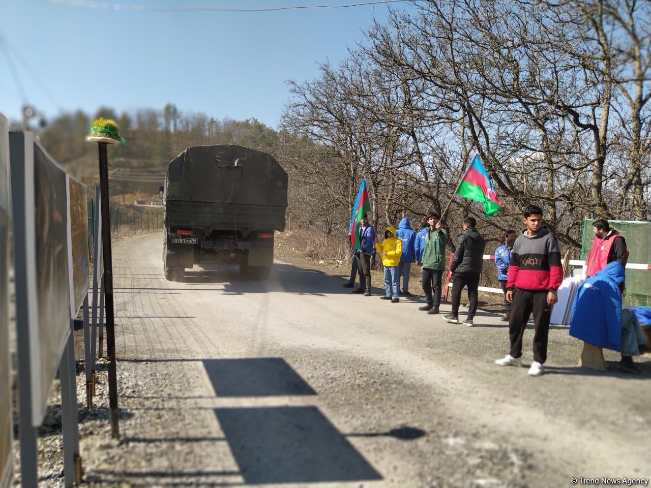 Sülhməramlılara aid 30 maşın Laçın yolundan maneəsiz keçib (FOTO)