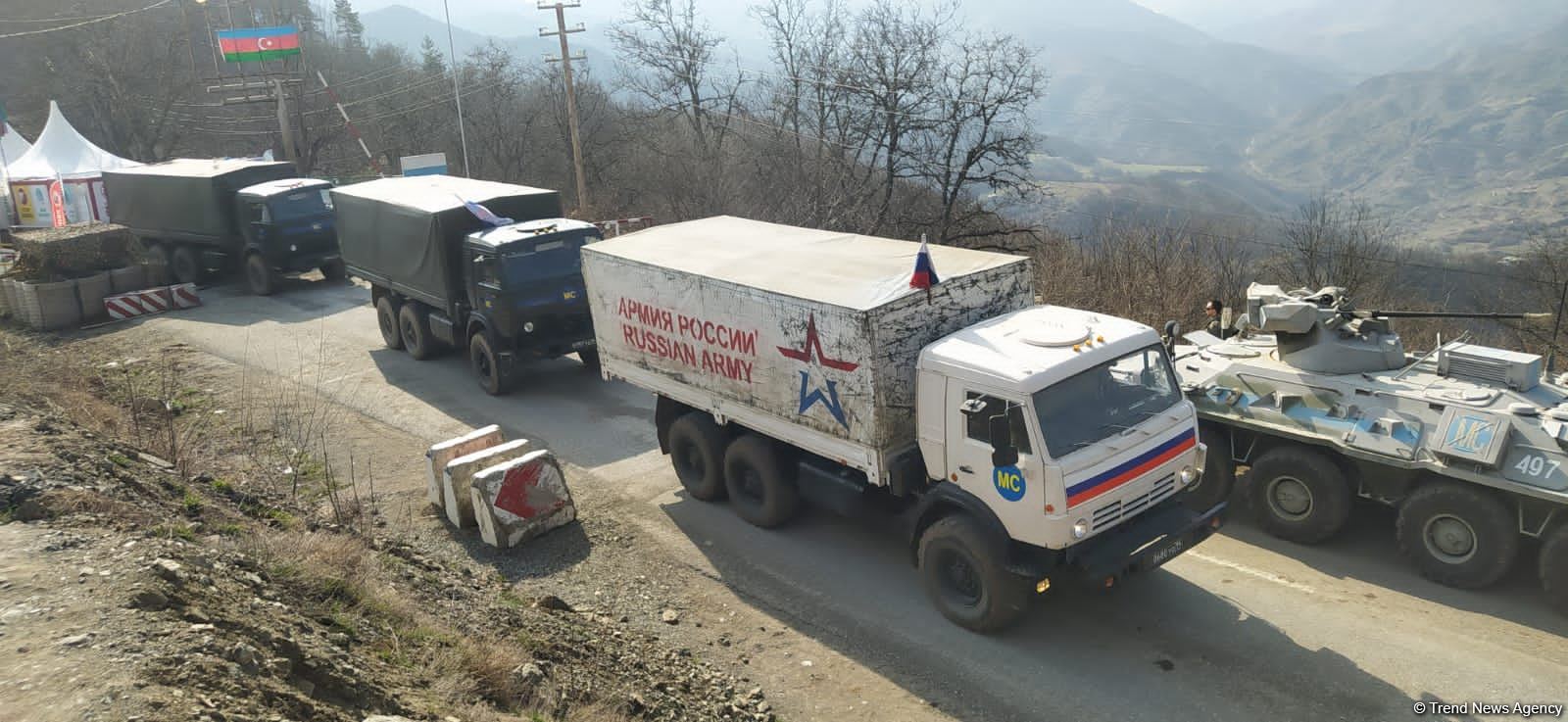 Sülhməramlılara aid avtomobil karvanı Laçın yolundan maneəsiz keçib (FOTO)