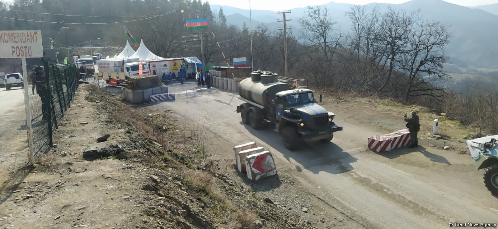 Sülhməramlılara aid avtomobil karvanı Laçın yolundan maneəsiz keçib (FOTO)