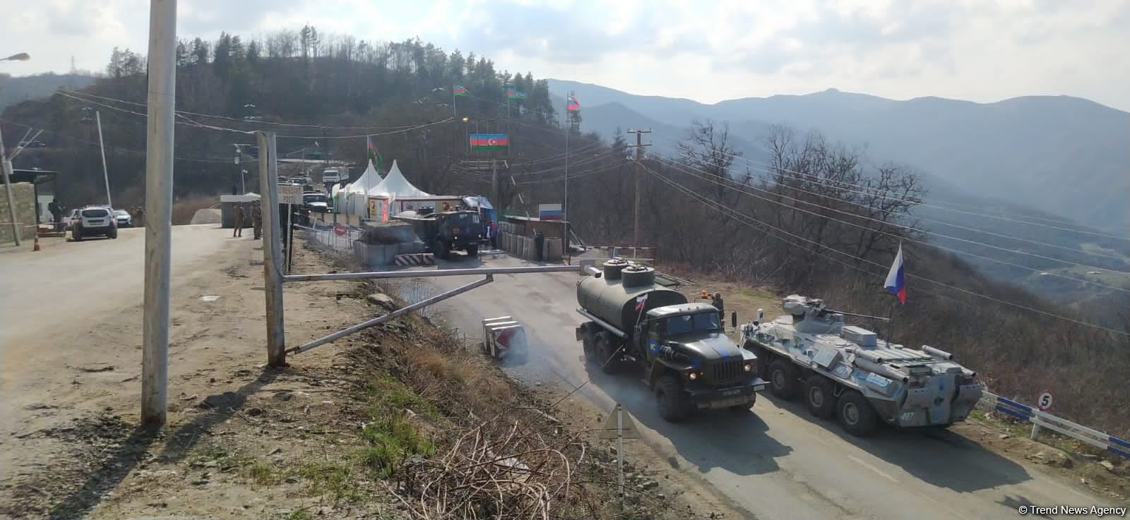 Sülhməramlılara aid avtomobil karvanı Laçın yolundan maneəsiz keçib (FOTO)