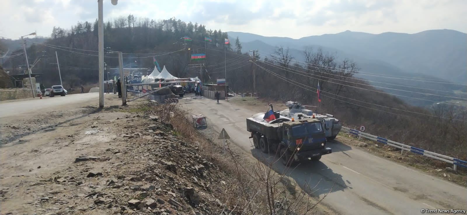 Sülhməramlılara aid avtomobil karvanı Laçın yolundan maneəsiz keçib (FOTO)