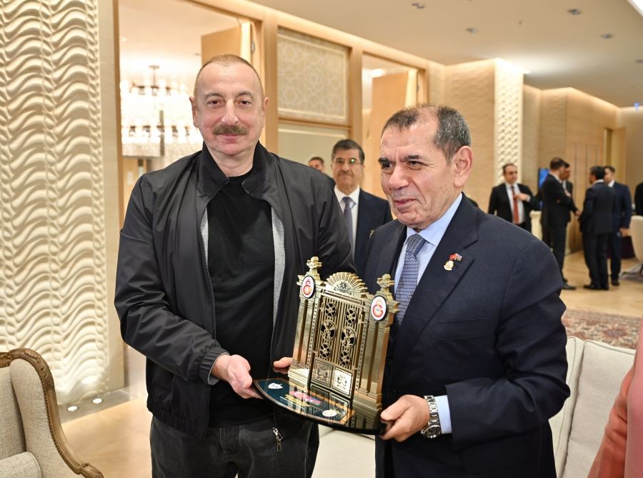 Prezident İlham Əliyev və Birinci xanım Mehriban Əliyeva “Qarabağ” və “Qalatasaray” komandaları arasında keçirilən xeyriyyə oyununa baxıblar (FOTO/VİDEO) (YENİLƏNİB)