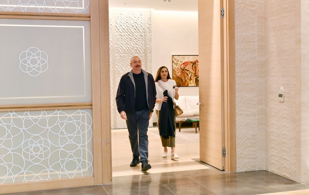 Prezident İlham Əliyev və Birinci xanım Mehriban Əliyeva “Qarabağ” və “Qalatasaray” komandaları arasında keçirilən xeyriyyə oyununa baxıblar (FOTO/VİDEO) (YENİLƏNİB)