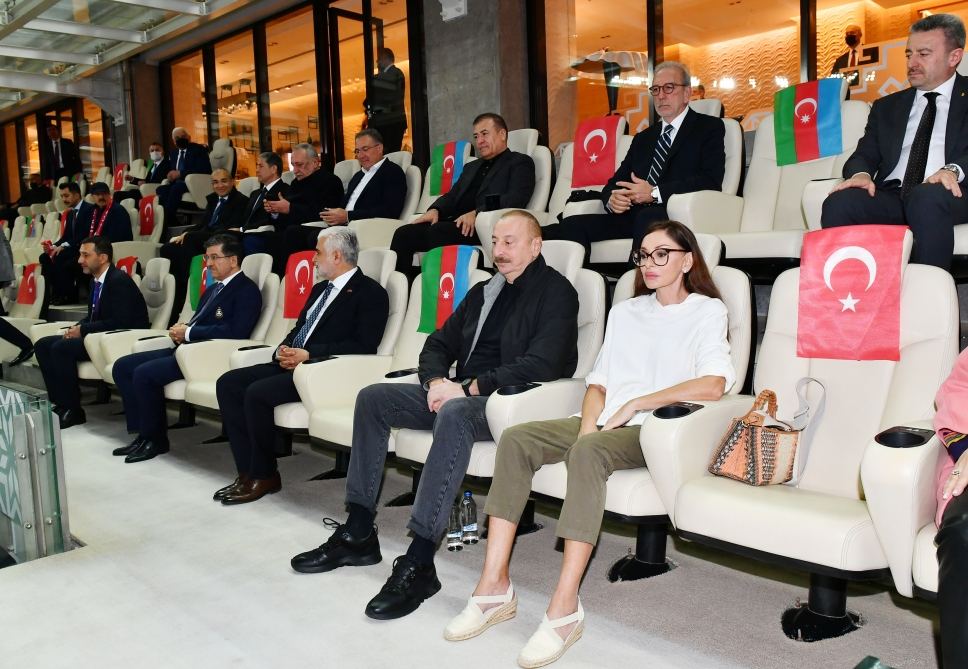 Prezident İlham Əliyev və Birinci xanım Mehriban Əliyeva “Qarabağ” və “Qalatasaray” komandaları arasında keçirilən xeyriyyə oyununa baxıblar (FOTO/VİDEO) (YENİLƏNİB)