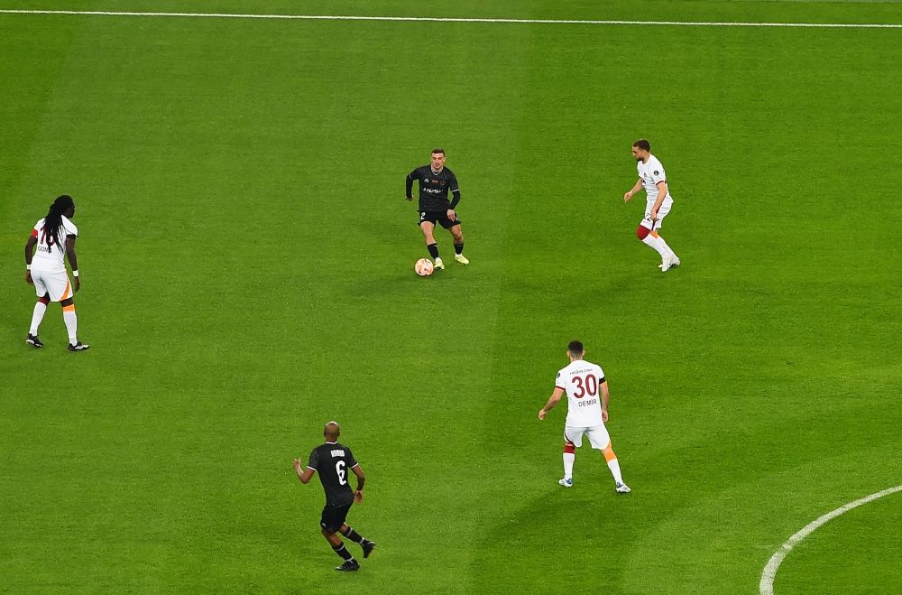 Prezident İlham Əliyev və Birinci xanım Mehriban Əliyeva “Qarabağ” və “Qalatasaray” komandaları arasında keçirilən xeyriyyə oyununa baxıblar (FOTO/VİDEO) (YENİLƏNİB)