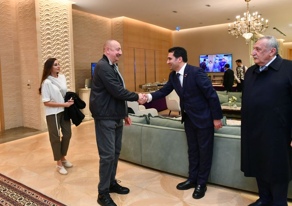 Prezident İlham Əliyev və Birinci xanım Mehriban Əliyeva “Qarabağ” və “Qalatasaray” komandaları arasında keçirilən xeyriyyə oyununa baxıblar (FOTO/VİDEO) (YENİLƏNİB)