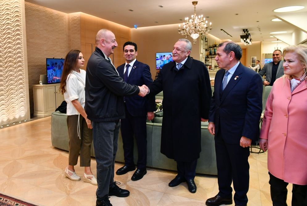 Prezident İlham Əliyev və Birinci xanım Mehriban Əliyeva “Qarabağ” və “Qalatasaray” komandaları arasında keçirilən xeyriyyə oyununa baxıblar (FOTO/VİDEO) (YENİLƏNİB)