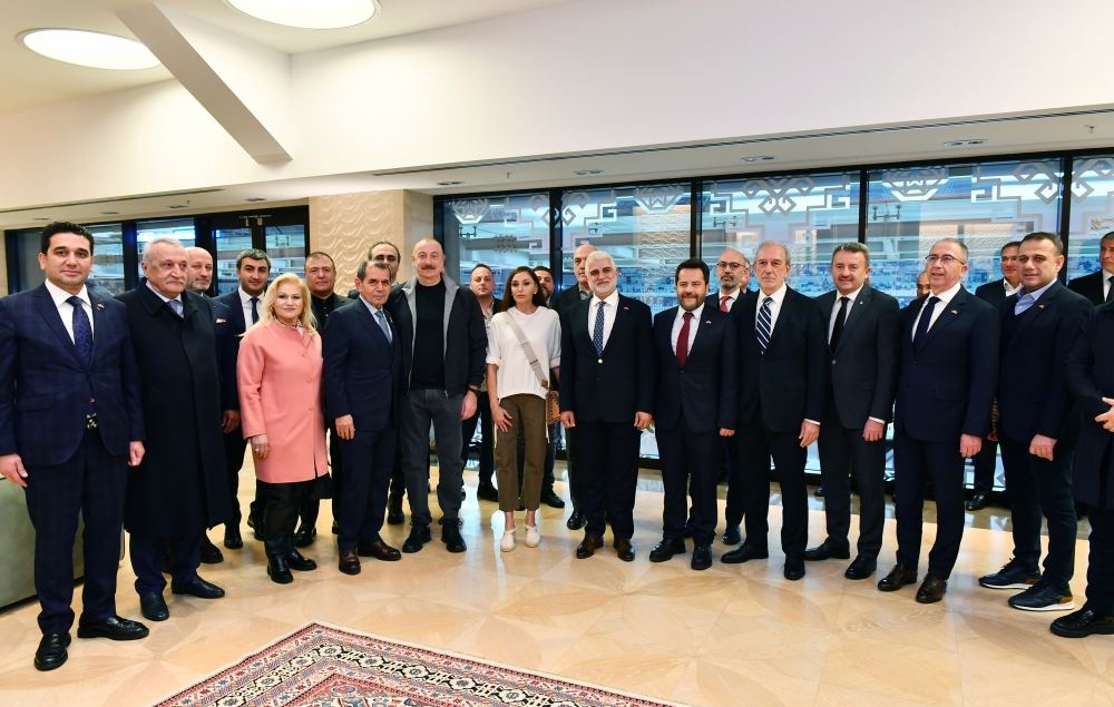Prezident İlham Əliyev və Birinci xanım Mehriban Əliyeva “Qarabağ” və “Qalatasaray” komandaları arasında keçirilən xeyriyyə oyununa baxıblar (FOTO/VİDEO) (YENİLƏNİB)