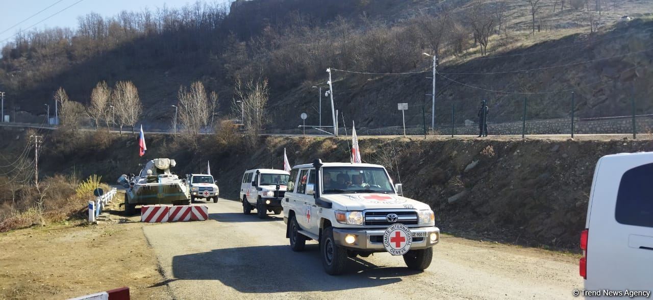 BQXK-ya məxsus avtomobillər Laçın yolundan keçib (FOTO)