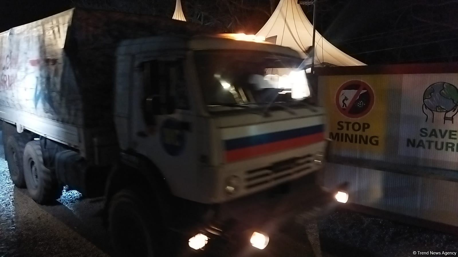Sülhməramlılara aid 23 avtomobil Laçın yolundan maneəsiz keçib (FOTO)