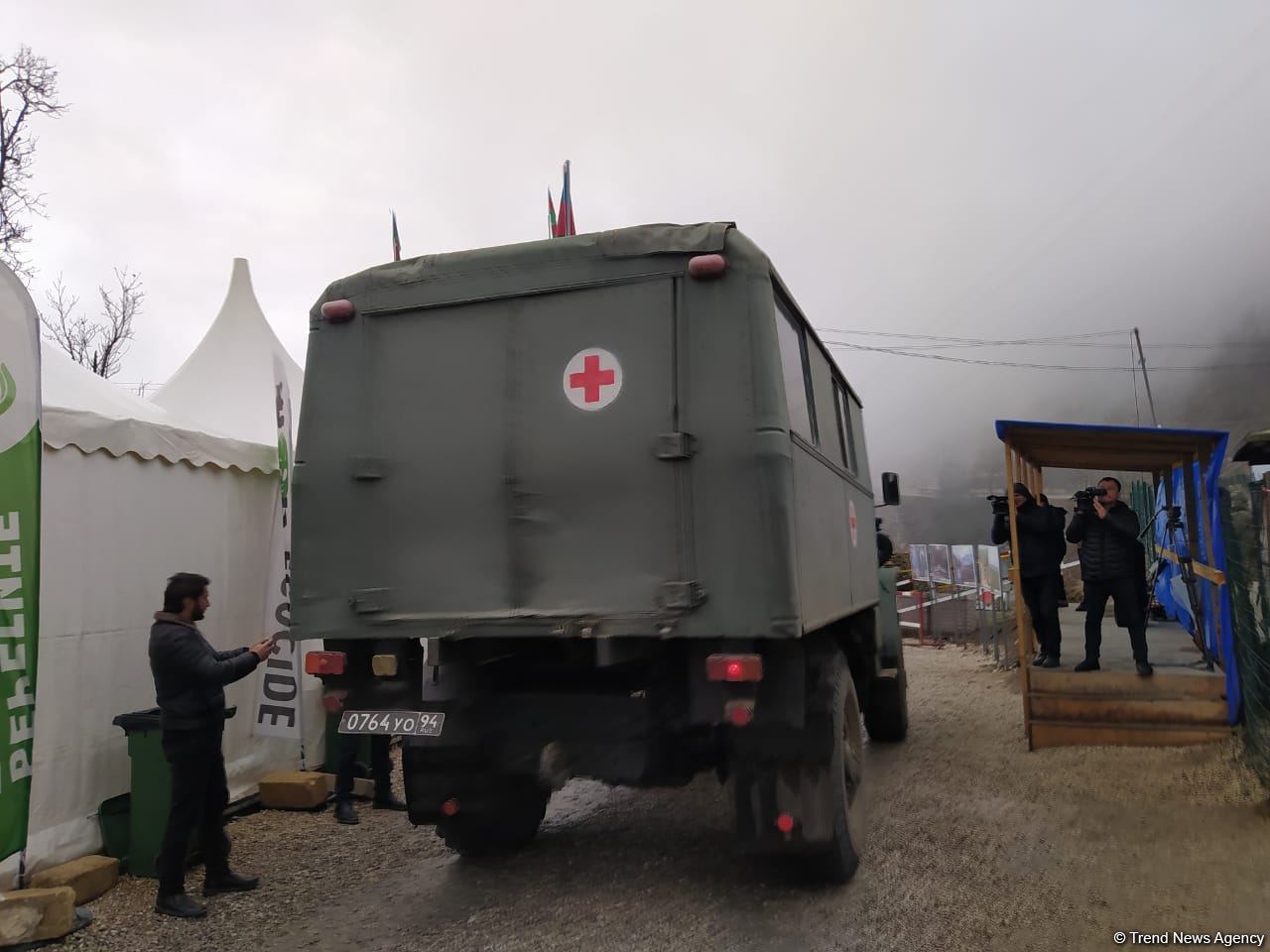 Sülhməramlılara aid tibbi və yük avtomobilləri Laçın yolundan maneəsiz keçib (FOTO)