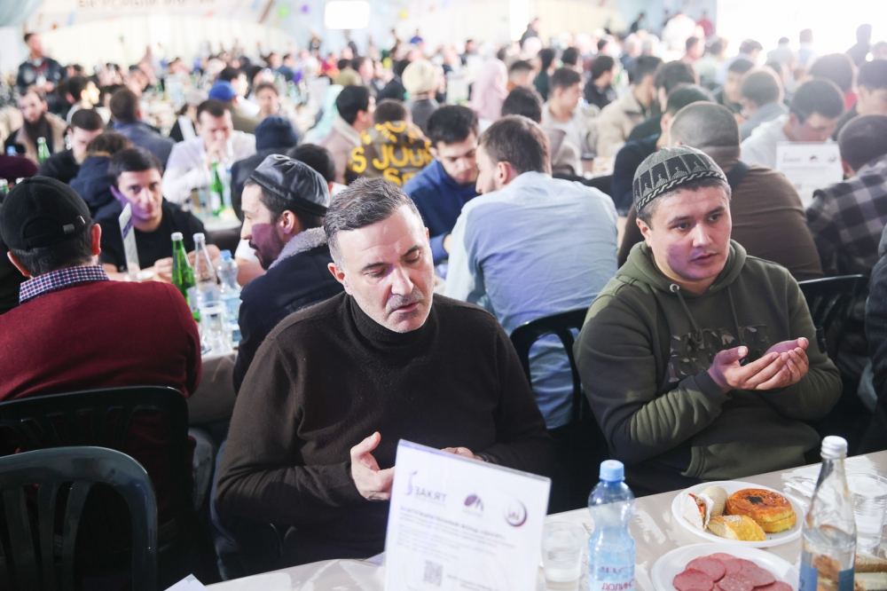 Heydər Əliyev Fondunun vitse-prezidenti Leyla Əliyevanın adından Moskvada iftar süfrəsi açılıb (FOTO)