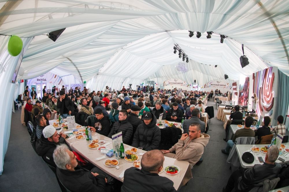 Heydər Əliyev Fondunun vitse-prezidenti Leyla Əliyevanın adından Moskvada iftar süfrəsi açılıb (FOTO)