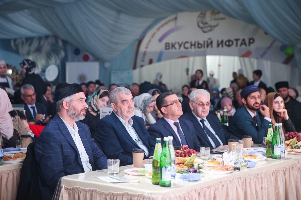 Heydər Əliyev Fondunun vitse-prezidenti Leyla Əliyevanın adından Moskvada iftar süfrəsi açılıb (FOTO)