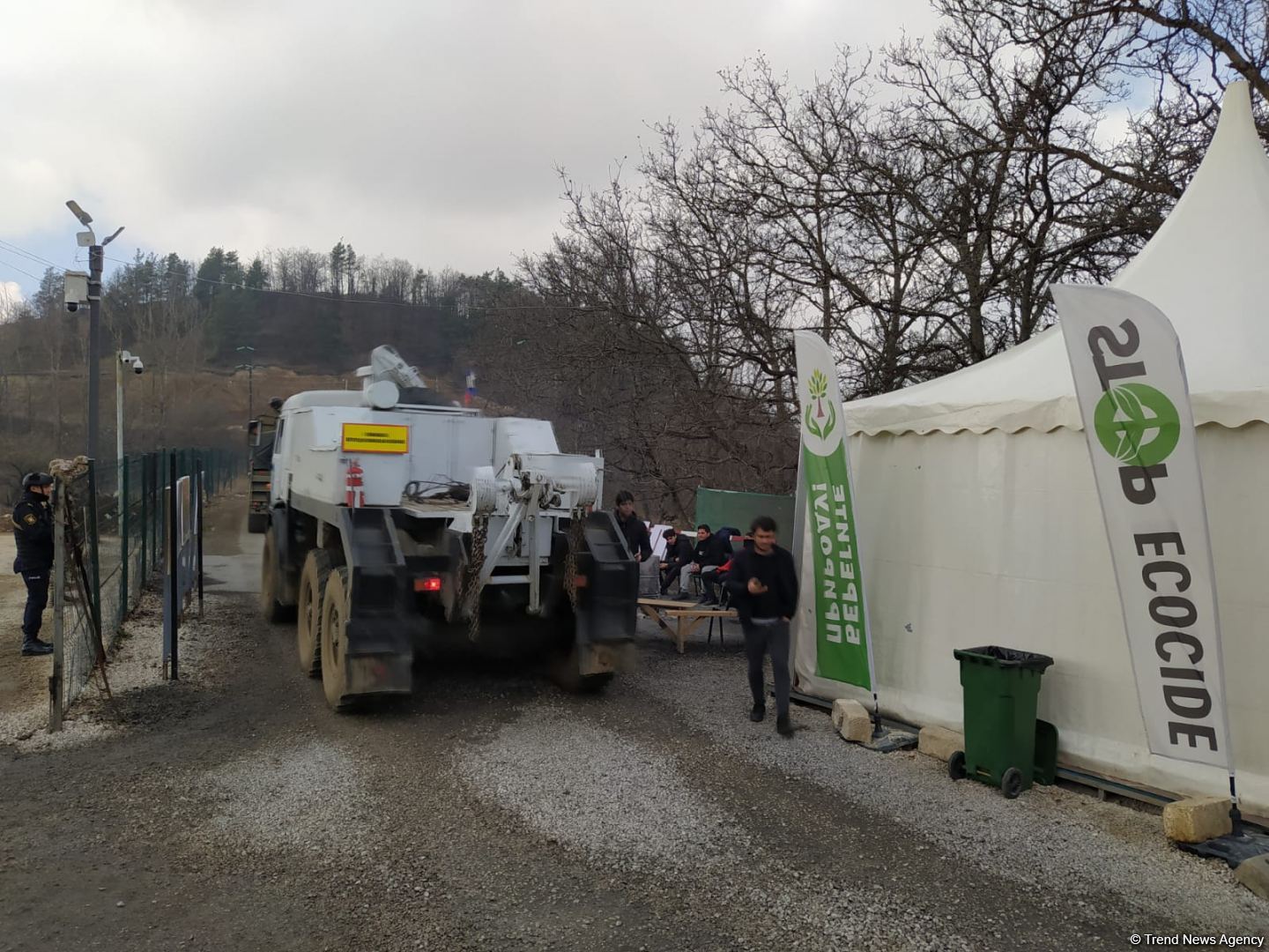 Sülhməramlılara aid 6 avtomobil Laçın yolundan maneəsiz keçib (FOTO)