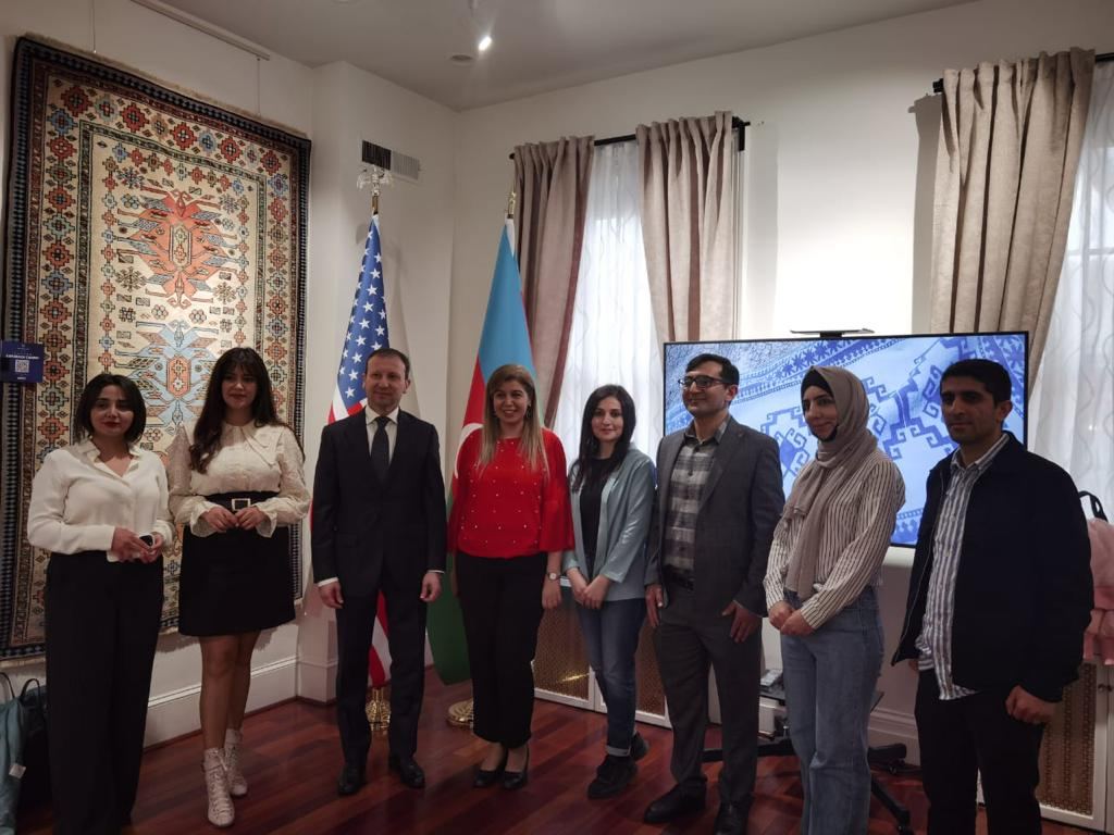 Vaşinqtonda Azərbaycan xalçalarının sərgisi keçirilib (FOTO)