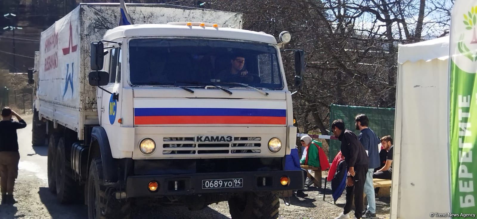 Sülhməramlılara aid 29 avtomobil Laçın yolundan maneəsiz keçib (FOTO)