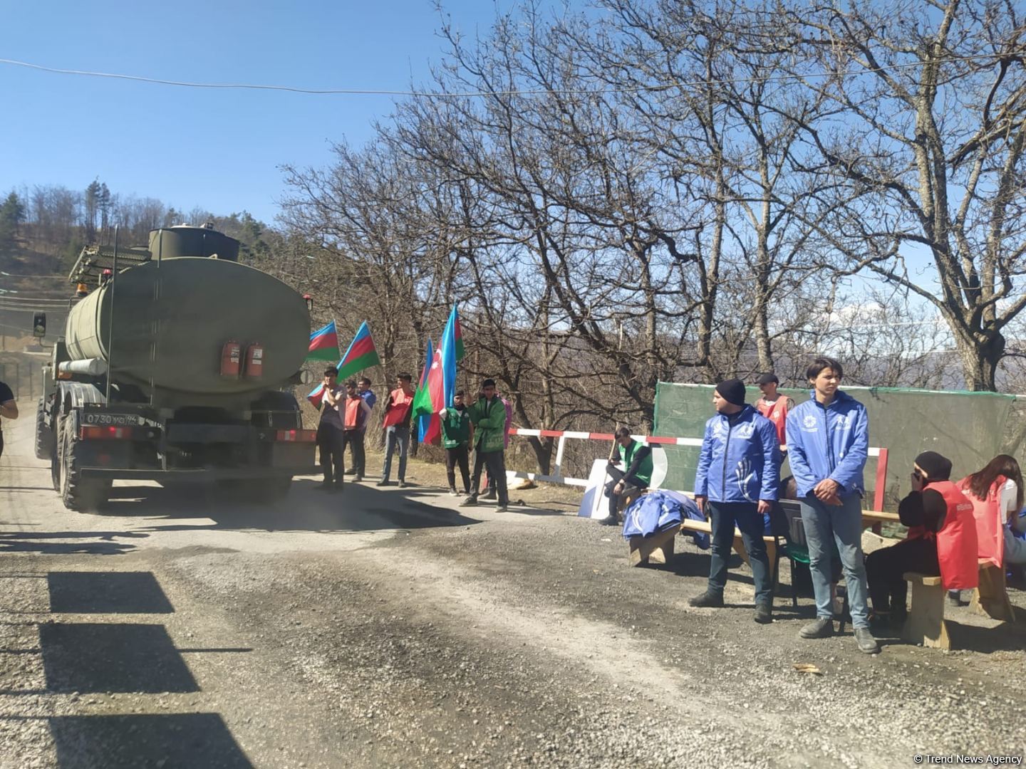 Sülhməramlılara aid 37 avtomobil Laçın yolundan maneəsiz keçib (FOTO)