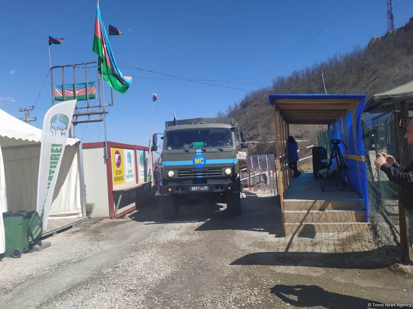 Sülhməramlılara aid 37 avtomobil Laçın yolundan maneəsiz keçib (FOTO)