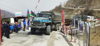 Sülhməramlılara aid növbəti avtomobil karvanı Laçın yolundan maneəsiz keçib (FOTO)
