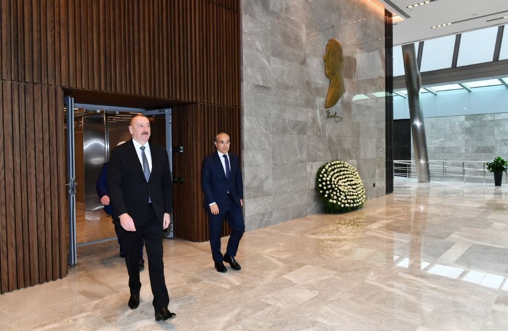 Prezident İlham Əliyev Əmlak Məsələləri Dövlət Xidmətinin yeni inzibati binasının açılışında iştirak edib (FOTO)
