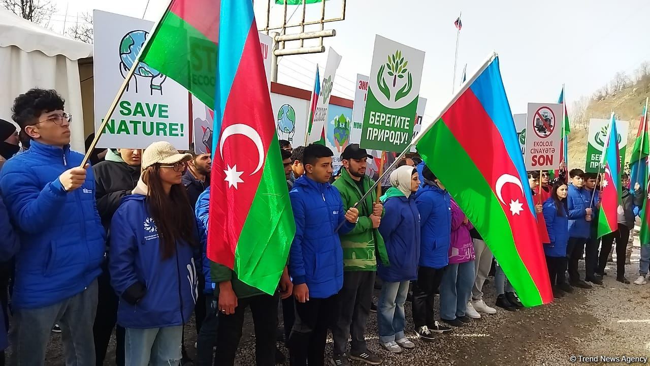 Laçın - Xankəndi yolundakı aksiyada canlanma müşahidə olunur: ekofəallar dünya ictimaiyyətinə çağırış edir (FOTO)