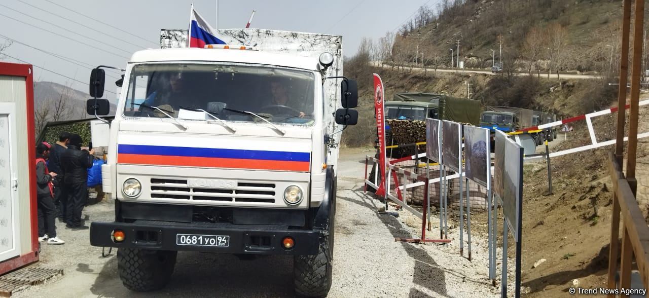 Sülhməramlılara aid növbəti avtomobil karvanı Laçın yolundan maneəsiz keçib (FOTO)