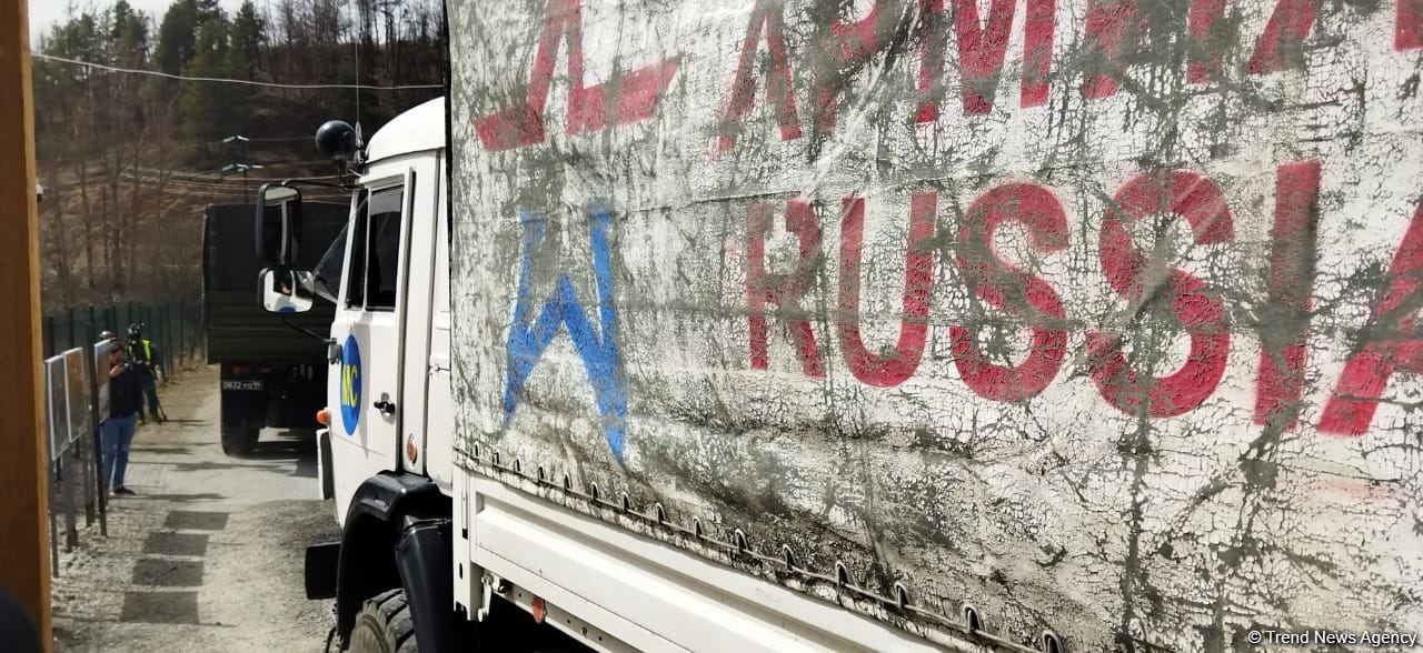 Sülhməramlılara aid növbəti avtomobil karvanı Laçın yolundan maneəsiz keçib (FOTO)