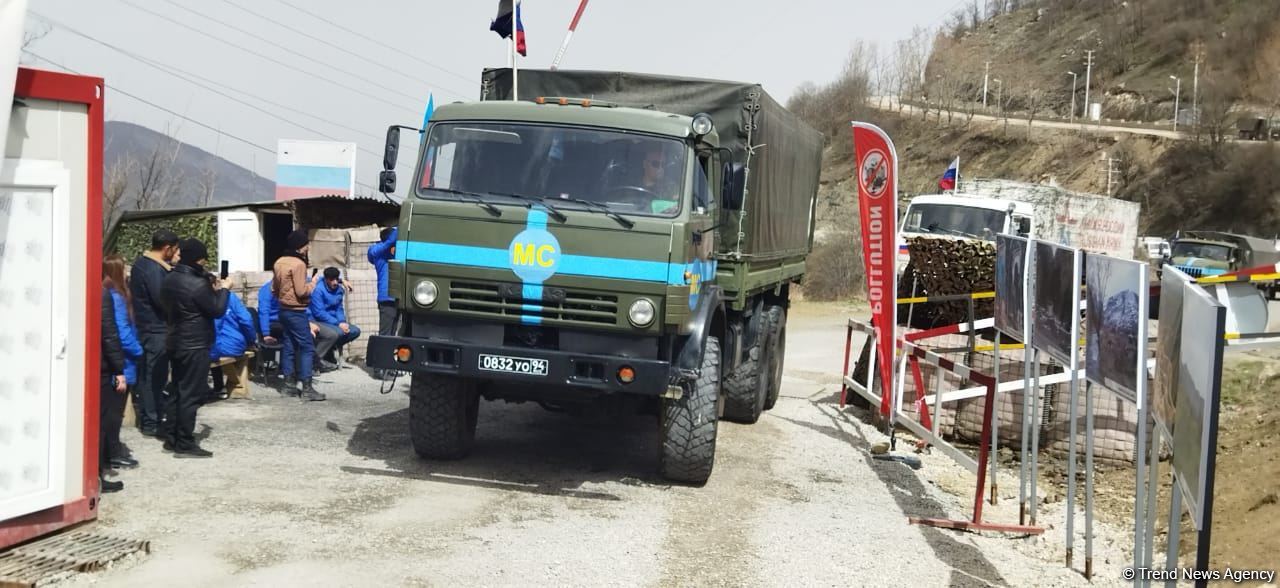 Sülhməramlılara aid növbəti avtomobil karvanı Laçın yolundan maneəsiz keçib (FOTO)