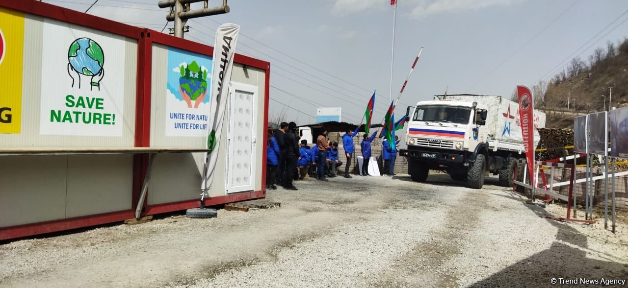 Sülhməramlılara aid növbəti avtomobil karvanı Laçın yolundan maneəsiz keçib (FOTO)
