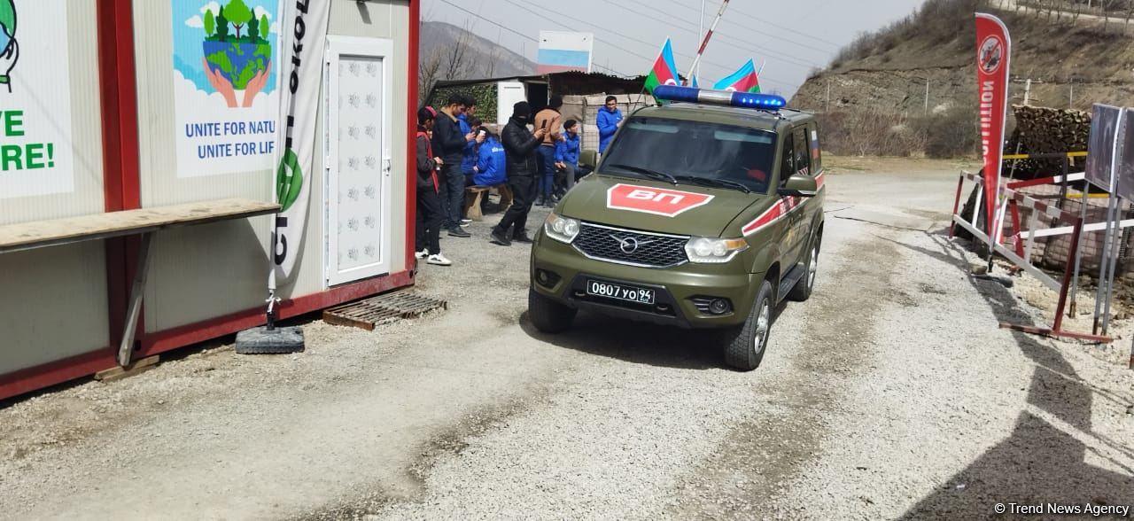 Sülhməramlılara aid növbəti avtomobil karvanı Laçın yolundan maneəsiz keçib (FOTO)