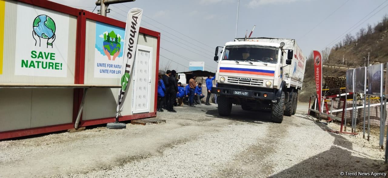Sülhməramlılara aid növbəti avtomobil karvanı Laçın yolundan maneəsiz keçib (FOTO)