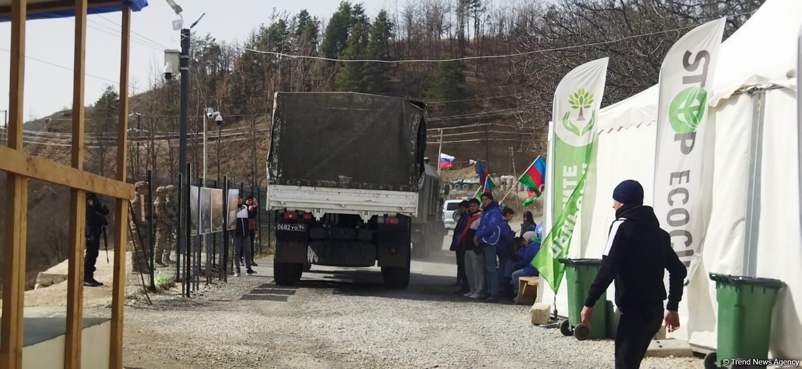 Sülhməramlılara aid üç avtomobil Laçın yolundan maneəsiz keçib (FOTO)