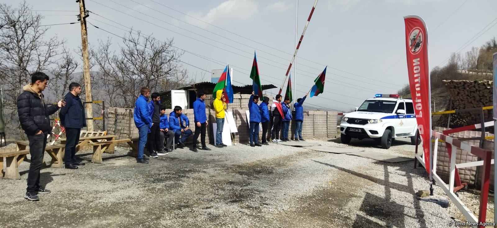Sülhməramlılara aid üç avtomobil Laçın yolundan maneəsiz keçib (FOTO)