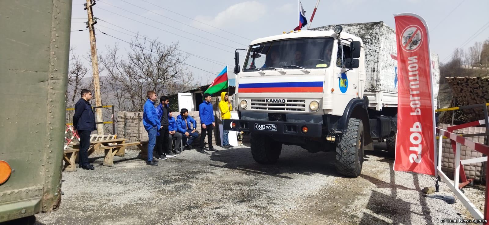 Sülhməramlılara aid üç avtomobil Laçın yolundan maneəsiz keçib (FOTO)